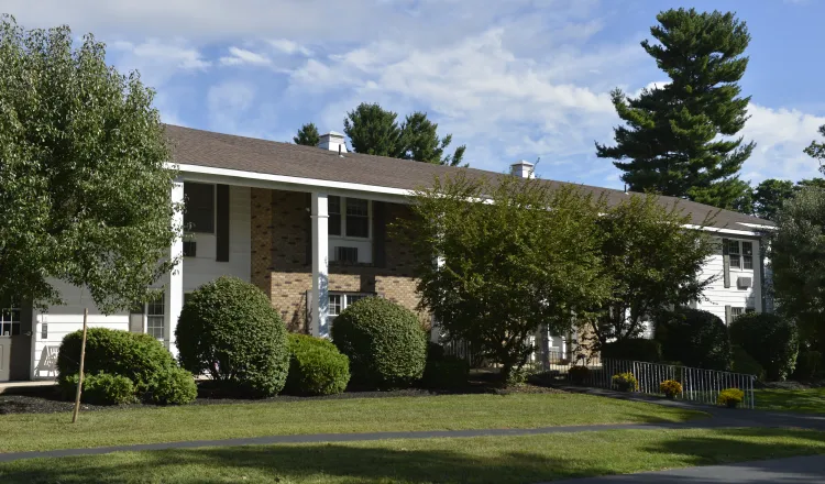 Exterior facade of the Kingsway Court independent living apartment complex