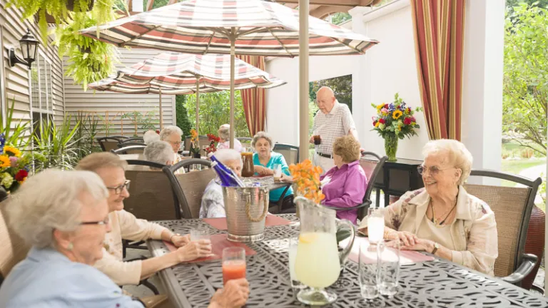 Kingsway residents having lunch outside